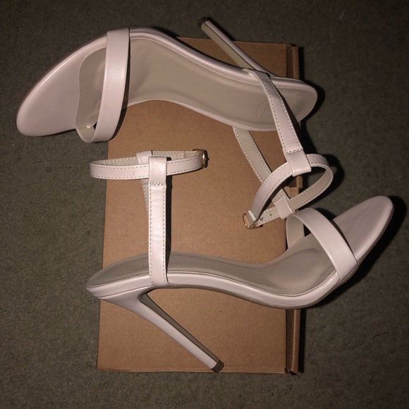 Missguided strappy Nude heels - Picture 1 of 5